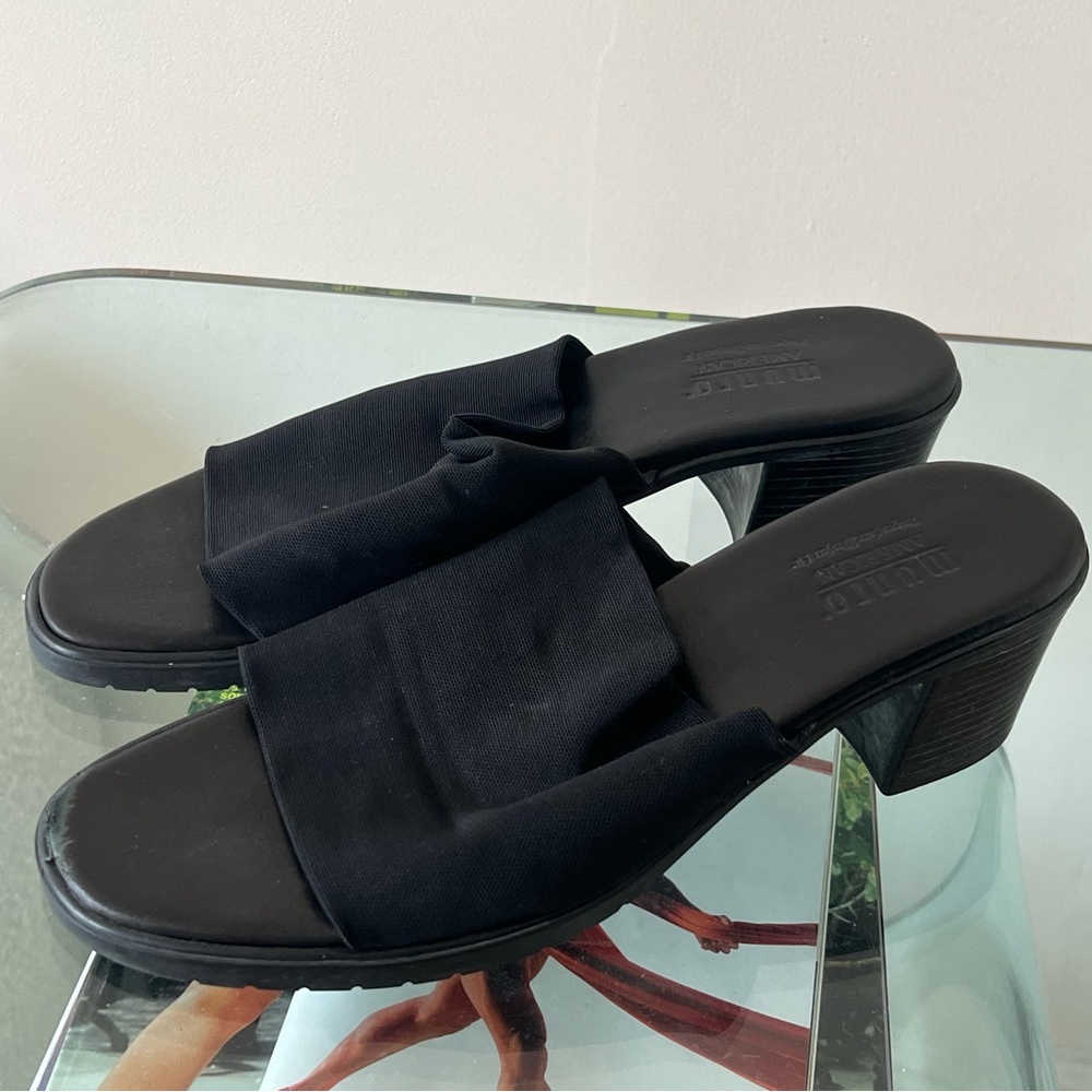 Munro Slinky Black Elastic Sandals w/ Chunky Platform Heel